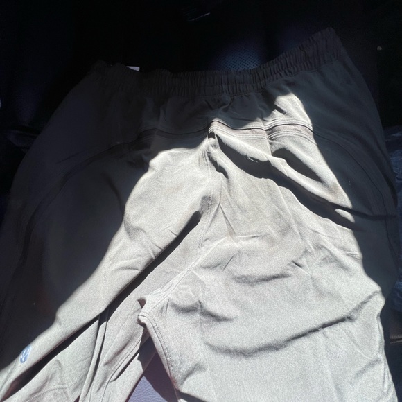 lulu men’s shorts - Picture 2 of 5